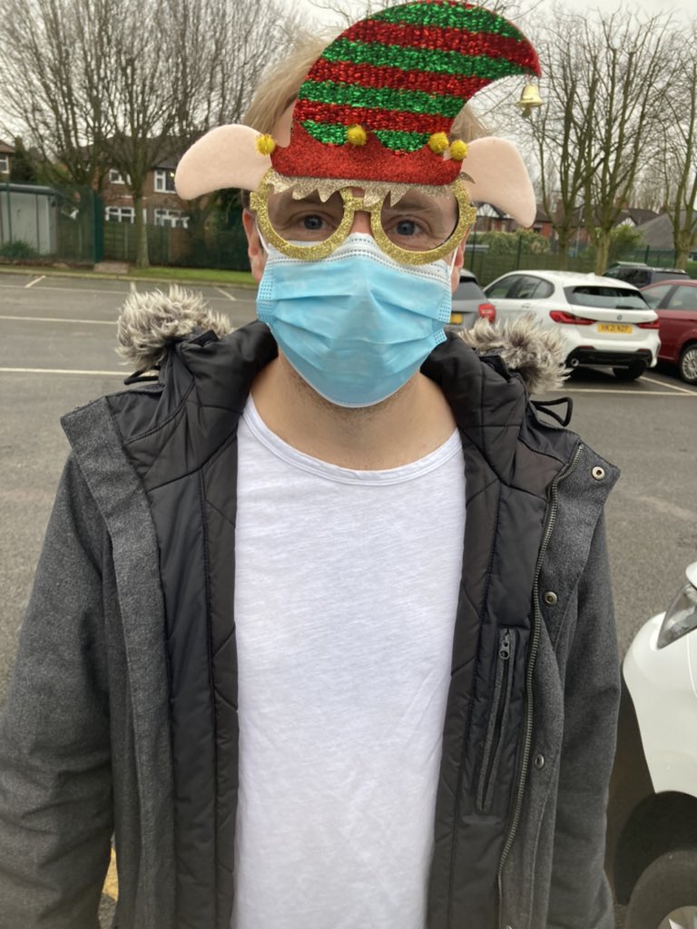 Thank you <a href="/MattGillMusic/">Matt Gill</a> our special helper today 🎅🏼