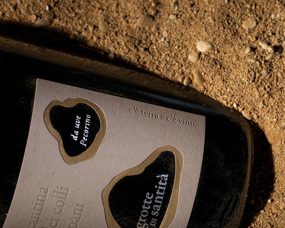 PENTAWARDS's tweet photo. @acastelletti_s recreate the historical underground maze Grotte di Santità for their intricate layered label design. Read the full article here: https://t.co/IS6UwNxii4

#pentawards #packagingdesign https://t.co/auhdvrq0Og