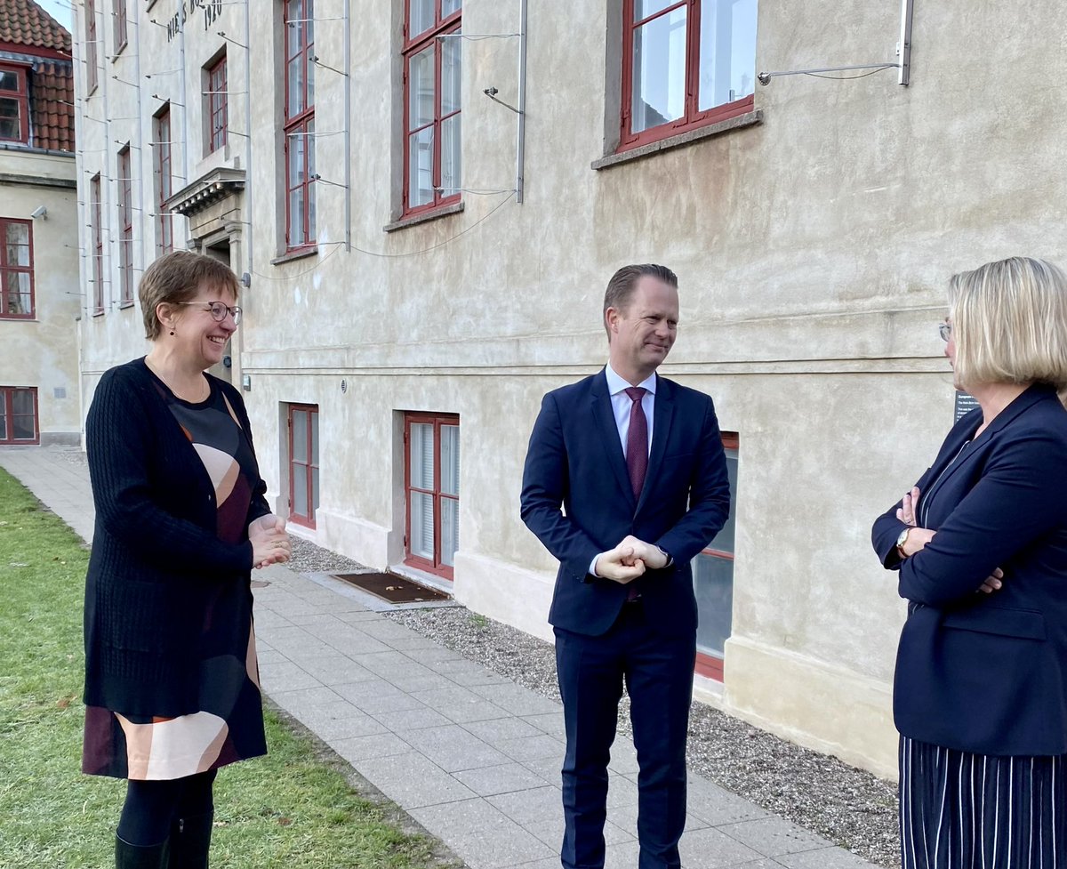 JeppeKofod's tweet photo. Thanks to Niels Bohr Institute for an inspiring visit!
Denmark has some of the best #quantum researchers in the world, building on the legacy Niels Bohr himself
Great potential for both #dkexport and attracting research projects & #tech investments to Denmark! #InvestinDenmark https://t.co/OqOmhUx5tx
