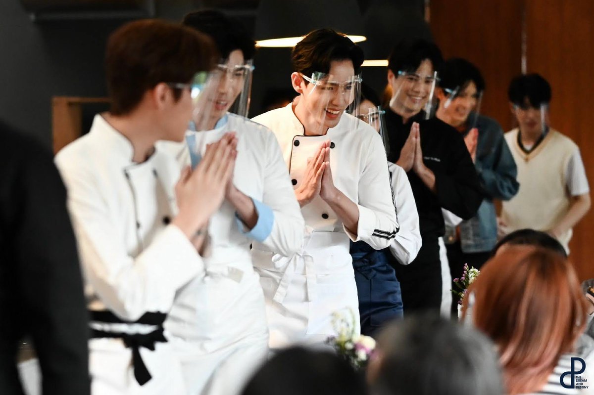 TheDNDth's tweet photo. 🍽 เสิร์ฟได้! กับภาพบรรยากาศจากงาน 'BITE ME THE SERIES FAN'S DAY' ตอน 'EAT MEET CHEF'  
���ี่อิ่มท้อง อิ่มใจ 🥰 ไปกับพวกเขาเหล่านักแสดงจาก #ส่งร้อนเสิร์ฟรักBITEME
.
#BITEMETHESERIESFANSDAY https://t.co/YvkHwgIqUn