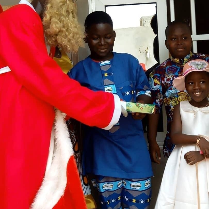 LaMatRestau's tweet photo. Ces enfants innocents et pleines de vie n'aspirent qu'à une seule chose en ce moment : RECEVOIR LEUR CADEAUX DES MAINS DU PÈRE NOËL 🎄🎁

Faites profiter vos enfants de ces moments de pur bonheur en les inscrivant dès maintenant pour les cadeaux et pour la fête. 

+228 90177575 https://t.co/WZfB2eGLaA