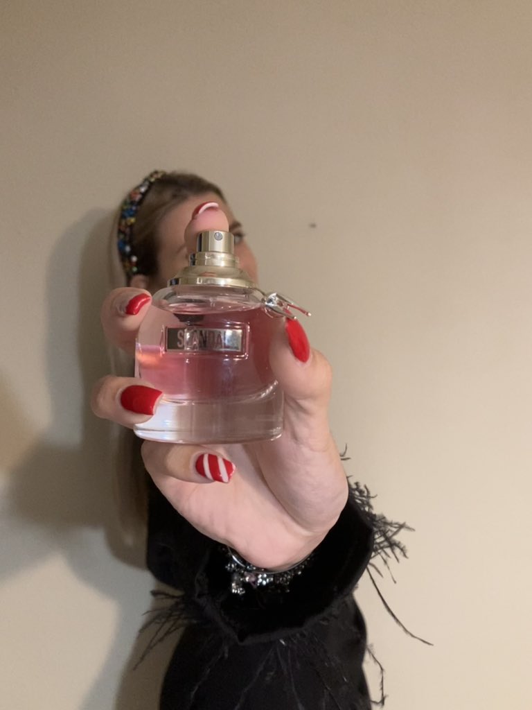rociogf23's tweet photo. Aquí os presento el perfume Scandal de Jean Paul Gaultier, huele genial 😍 @sampleo #Classique #WelcomeOnBoard #JeanPaulGaultier https://t.co/RQcVm2R1Hn