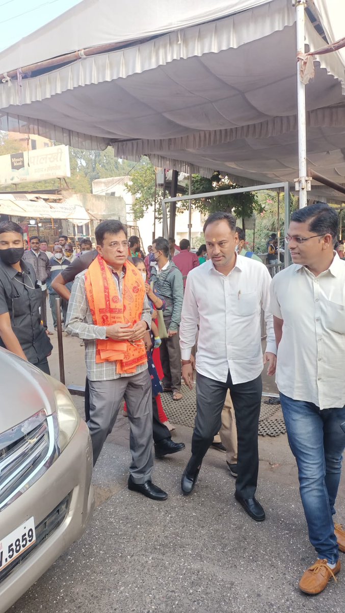 bjp4Uttarnagar's tweet photo. आज मा. खासदार श्री. किरीटजी सोमय्या यांनी श्री साईबाबा मंदिर मंदिराचे दर्शन घेतले. समवेत जिल्हाध्यक्ष श्री. राजेंद्र गोंदकर

@KiritSomaiya @GondkarOfficial 
#shirdi #saibaba https://t.co/uE5GUCwuAi