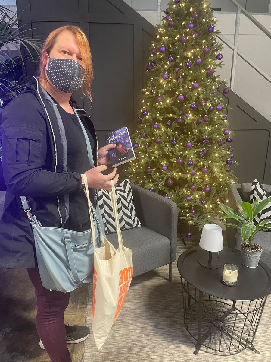 AgentMarket_X's tweet photo. Thank you so much @CurtinsConsult and @bearhuntbooks for the wonderful goodie bag of books for #AgentReads. 🎄📚 https://t.co/frMBCzCv1v