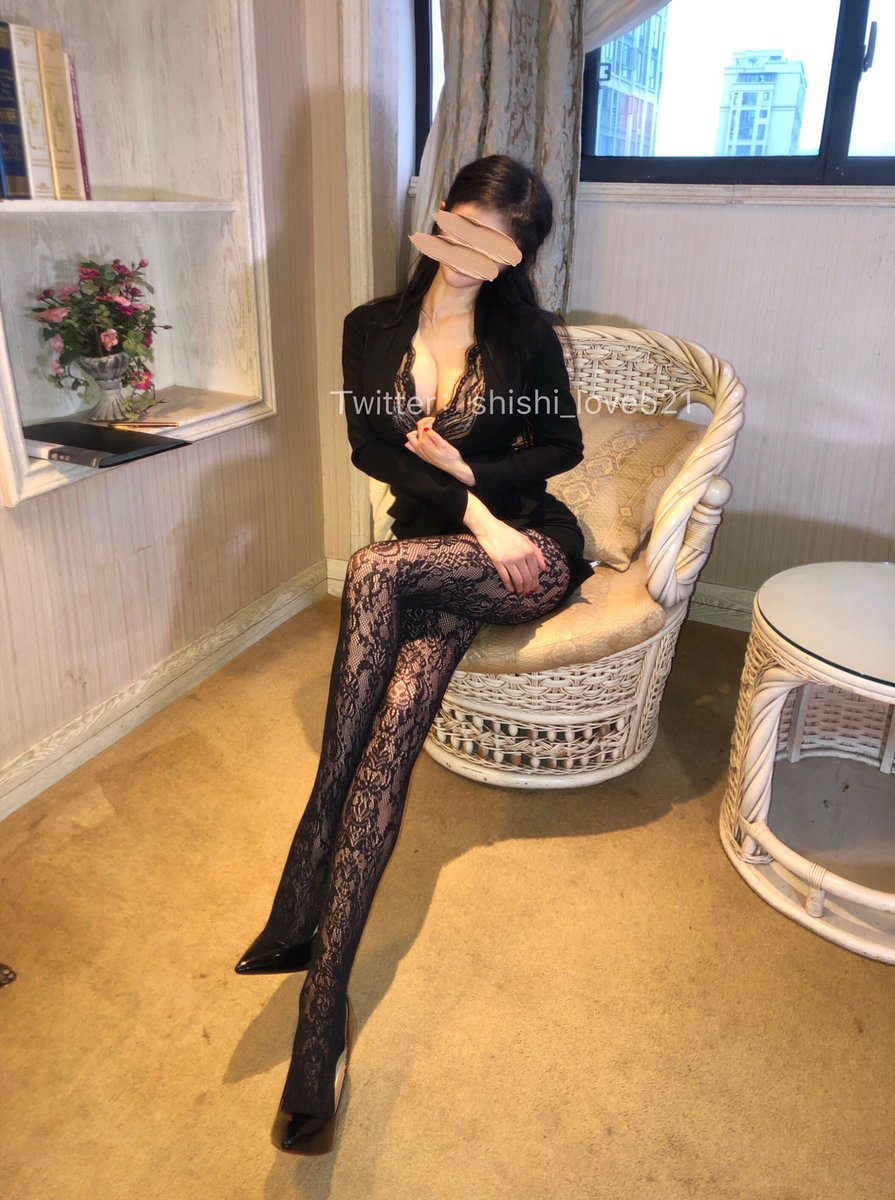 把喜欢打在公屏上！

#丝袜 #美腿誘惑 #制服控 #高跟鞋 
看更多套图视频私信我哦～pyq每天很精彩。 https://t.co/n6nsiOmfbK