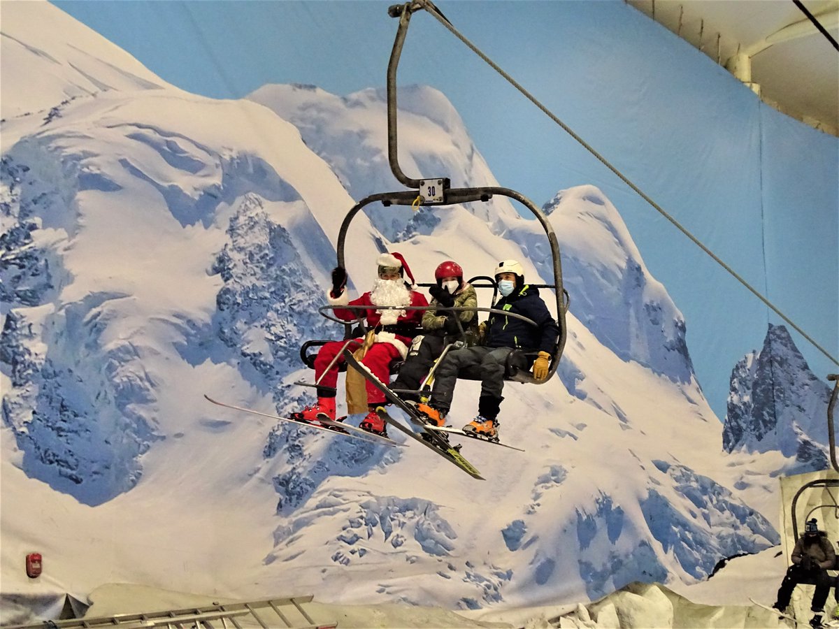 Fund_Tambien's tweet image. Mágicos momentos de @janfarrell , #récordman mundial de esquí, que acompañó a #FundacionTambién en @SnozoneMadrid, como emisario de Papá Noel, para apoyar el #esquíadaptado acompañando a niños con grandes discapacidades. #deporteadaptado #Navidad