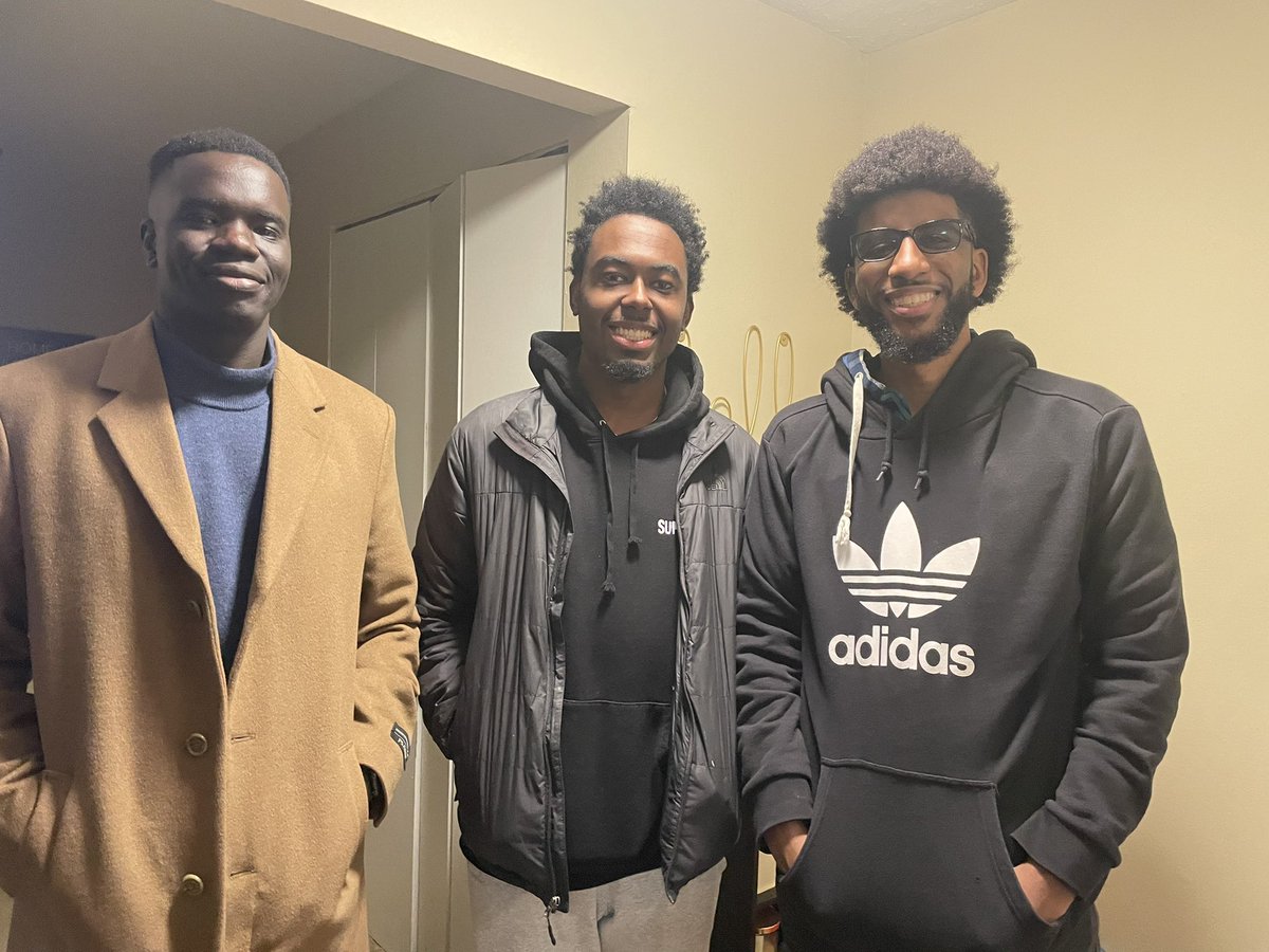 NotSoEasAyeee's tweet photo. #doghive was legit in my living room! @tangible_uno @woledwar @iCoerceTv https://t.co/FMStWM56sQ