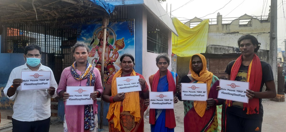 ChandraTheegala's tweet image. విశాఖ ఉక్కు-ఆంధ్రుల హక్కు ఈ నినాదం ప్రతి ఒక్క తెలుగోడి ఆత్మగౌరవానికి ప్రతీక, విశాఖ ఉక్కు పరిరక్షణ ప్రతీ ఒక్క ఆంధ్రుని బాధ్యత, దీనిపై ఆంధ్ర ఎంపీలు, రాజ్యసభ సభ్యులు పార్లమెంటులో తమ గళం విప్పాలి
@GuruMYSRCP
#SaveVizagSteelPlant 
#Raise_Placards_YSRCP_MP
#JSP_Gudur 
#JSP_Nellore