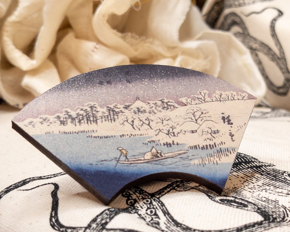Badgical's tweet photo. Today is the last day to order for UK delivery by Christmas! 🎁🔜🎄

Beautiful brooches and pins drawn from historic artworks. Every one comes with a matching card &amp; info about the art! 
https://t.co/fKpSxbN3Ts

First class postage and gift note included. #Christmasgifts https://t.co/BuHlOBEDnP