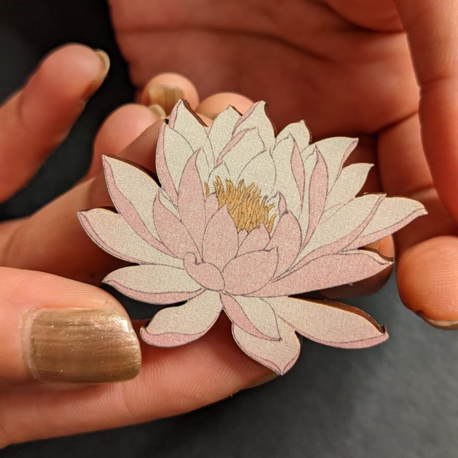 Badgical's tweet photo. Today is the last day to order for UK delivery by Christmas! 🎁🔜🎄

Beautiful brooches and pins drawn from historic artworks. Every one comes with a matching card &amp; info about the art! 
https://t.co/fKpSxbN3Ts

First class postage and gift note included. #Christmasgifts https://t.co/BuHlOBEDnP
