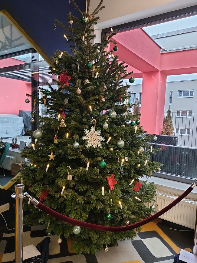 MegaDevInfo's tweet photo. The MegaDev team wishes you all a Merry Christmas and peaceful days. Enjoy your presents, eat cookies, sing Christmas carols and enjoy the holidays. https://t.co/5SrgBvTnuQ