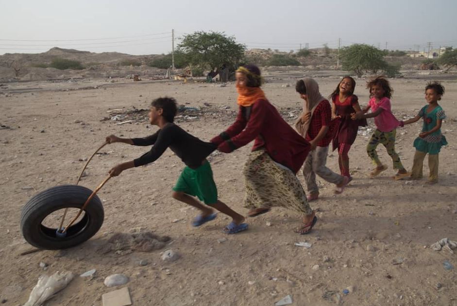 SasanMoayyedi's tweet image. Nazanin.
The bitter story of gypsy girls on the outskirts of Bandar Abbas.
Dream of marrying a slave girl to a small business on the Persian Gulf just to live under the roof

#photography #documentphotography #Documentary #iran #girls #woman