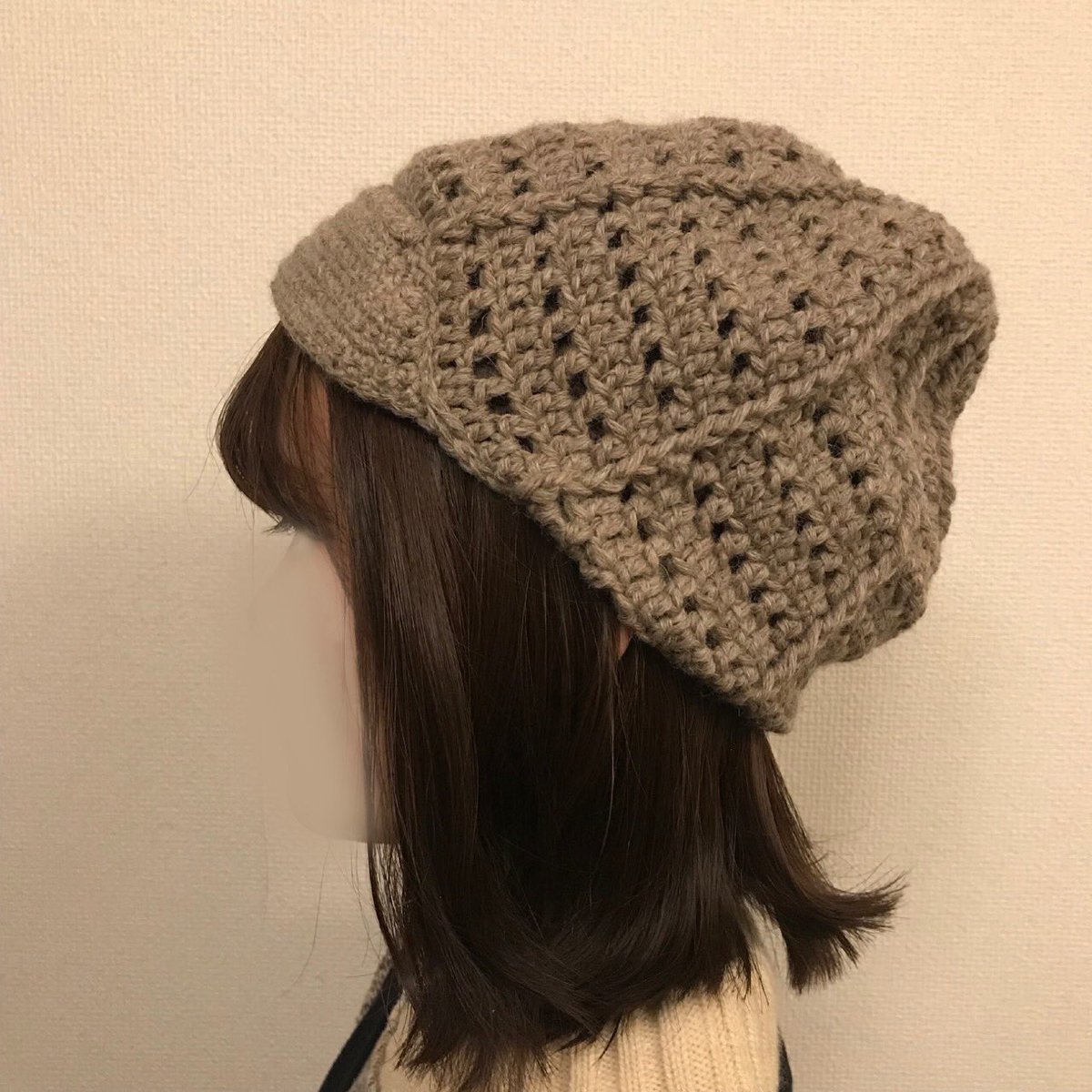 1011sachiko's tweet photo. ツバが2枚合わせになっているのでとても丈夫
オフハウスで買ったリサイクルの糸を1/3くらい使ったので、原価70円也
@TheCrochetCrowd
#VisorCap #crochet https://t.co/qBggOteyIL