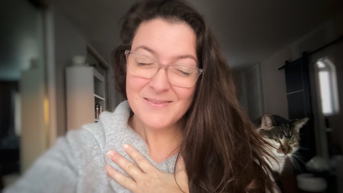 Wow, thank you so much everyone, I just hit 500 subscribers on <a href="/YouTube/">YouTube</a>! #500subs  🥳
Merci à tous ceux et celles qui se sont abonnés à ma chaîne YouTube, je viens d'atteindre 500 abonnés.🥳 Je vous réserve plein de bonnes choses pour 2022! ♥️