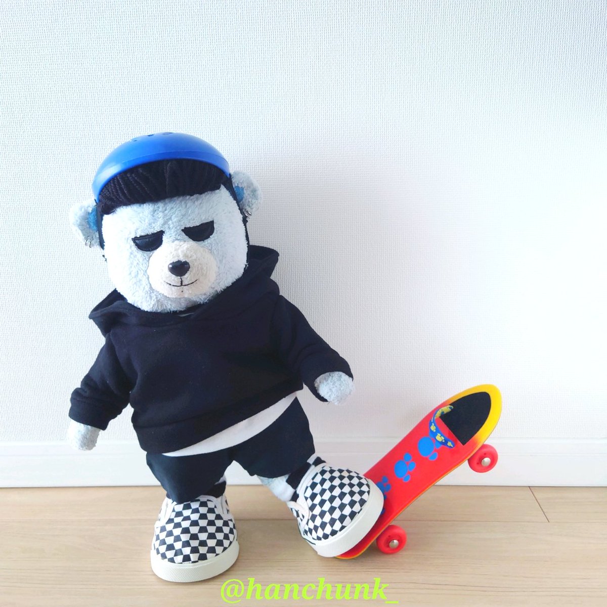 hanchunk_'s tweet photo. Bebekuma likes skateboarding!🛹

🐻べべくまカレンダーについて🐻
現時点までにご注文してくださった方への返信メールと、ご入金確認が取れた方への発注完了メールを送信済みです。
ご注文の締切：12/23(木)まで
ご入金の締切：12/24(金)まで
よろしくお願いいたします！
#スケボー #skateboard https://t.co/vMz10LxYzm