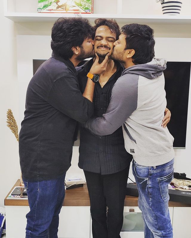 IndiaSmallest's tweet photo. Recreated Our Favourite Pic..

#PeoplesWinnerShannu 
#Shannu https://t.co/JominAp6Mf