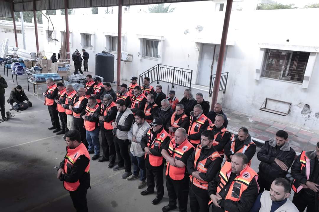 NadirAlNuri's tweet photo. Pasukan Bomba &amp; Penyelamat Palestin mendirikan solat jenazah ghaib untuk syuhada' banjir di Malaysia. Alhamdulillah ia penghormatan besar, menandakan mereka juga mengikuti perkembangan kita &amp; mengetahui bahawa Malaysia sedang diuji lalu memanjatkan doa untuk kita.

#daruratbanjir https://t.co/E4ogkA8Zzh