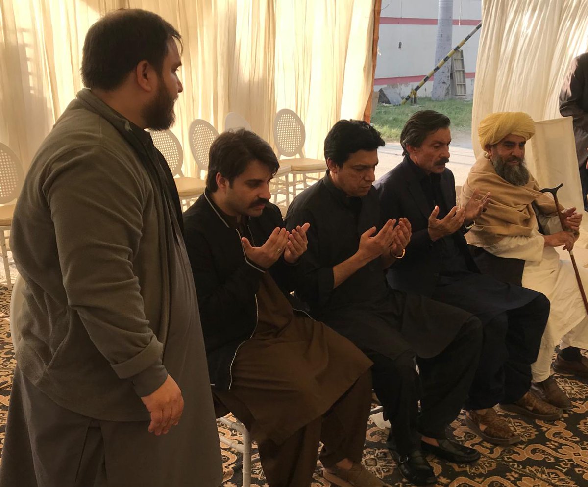 سینیٹر فیصل واوڈا کی عالمگیر خان کے والد صاحب کی وفات پر انکے گھر فاتحہ خوانی کے لیئے شرکت۔ اللہ پاک انکے والد صاحب کو جنت میں اعلیٰ مقام عطا کریں اور انکے گھر والوں کو صبر جمیل عطا کریں۔ آمین