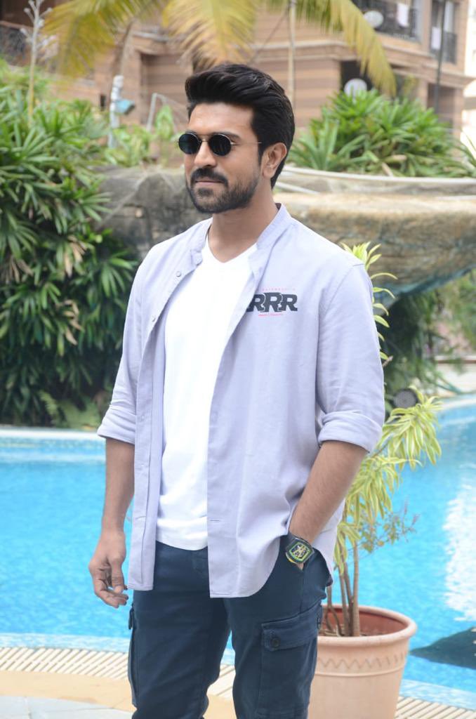 NtvTeluguEnt's tweet photo. Mega Power Star @alwaysRamCharan looks strikingly awesome as he kick starts promotions with team #RRR in Mumbai
#NTVEntertainment #RRRupdates #RRRPromotions #RamCharan https://t.co/cjdP7UVANI