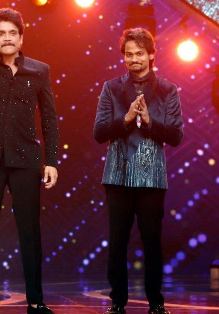vamccrishnaa's tweet photo. Odipoina kuda e psycho nibbeswararao #Shannu gadi gurinchi manchiga cheppi,positivity nimpi muddhu pettukunna #VJSunny ekkada
Odipoi madipoina appadan face veskoni,gelvadam imp kadhane e Christopher ekkada
Gelavdam kosam kaka antlu thomadam kosam vachava show ki
#BiggBossTelugu5 https://t.co/s7pnTwmSot