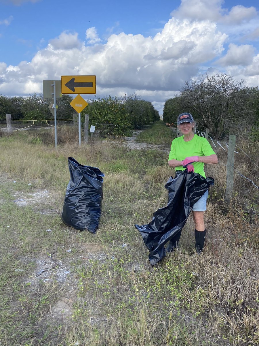 TBRhino's tweet photo. Auburndale FL #givingback @WLRenoux and I doing our part to #cleanuptrash. https://t.co/BWHj5bWKQt