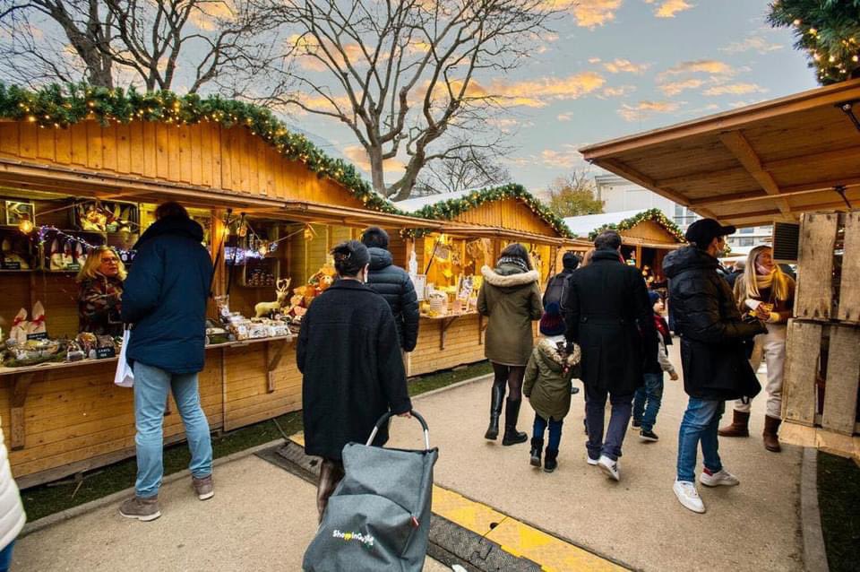 villelevallois's tweet photo. 🎁 Besoin d’idées cadeaux ?

🛍 Bijoux, mode, décorations de Noël, créations pour bébé, luminaires, confiseries, traiteurs…. Venez découvrir les chalets du MARCHÉ de NOËL au Parc de la Planchette, jusqu’au 24 décembre 16h  !
#Levallois https://t.co/KQMr2HvKrT