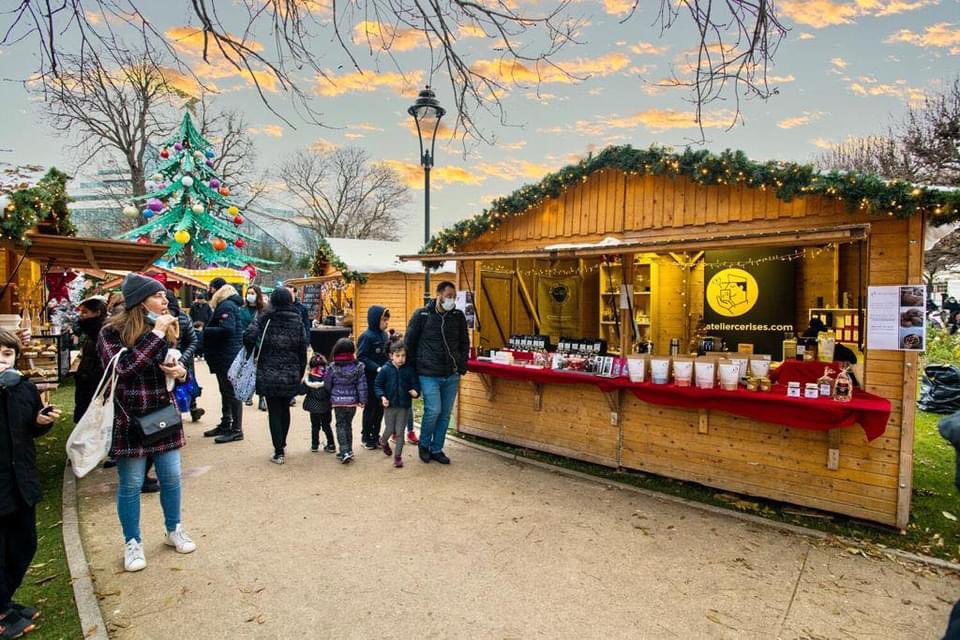 villelevallois's tweet photo. 🎁 Besoin d’idées cadeaux ?

🛍 Bijoux, mode, décorations de Noël, créations pour bébé, luminaires, confiseries, traiteurs…. Venez découvrir les chalets du MARCHÉ de NOËL au Parc de la Planchette, jusqu’au 24 décembre 16h  !
#Levallois https://t.co/KQMr2HvKrT