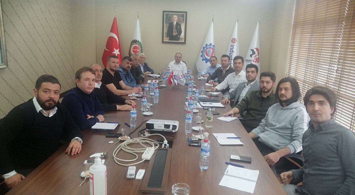 Havacılık Şubelerimizle bir araya gelerek,THY Teknik AŞ'de devam eden ve arabuluculuk aşamasında olan TİS'imize ilişkin,taslağımızdaki ücret artış talebimizi yeniden değerlendirerek,günümüz ekonomik şartlarına uygun olarak yeni ücret artış teklifleriyle masaya oturma kararı aldık