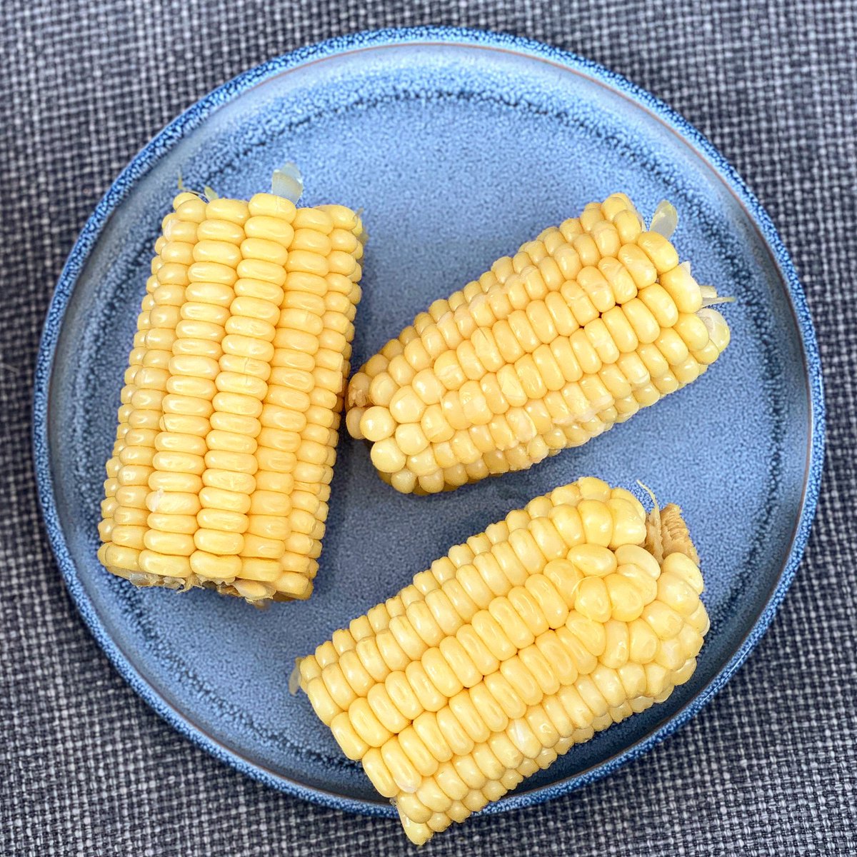 zola_nene's tweet photo. SNACK TIME 🌽 
.
Holiday mood activated ☺️
.
.
#zolanene #umbila #mealies #snack #holidayseason #yummy https://t.co/nSal7B7BDv