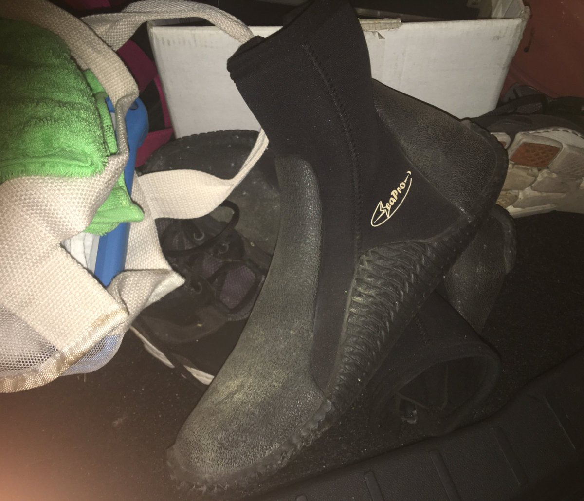 mikeyipdotcom's tweet photo. Checked out of #DaruratBanjir a few times to attend to some meetings and at each office I go into, I had people staring at me. Just realized that I wasnโt wearing my work shoes w my suit and tie after I reach home to shower.
#FML. #WrongShoes https://t.co/VZQ4gNTyh4