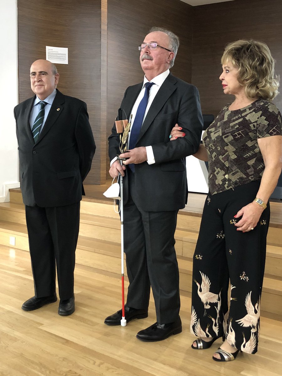 Homenaje de <a href="/AEFLAJunta/">AEFLA</a> a Carlos Lens