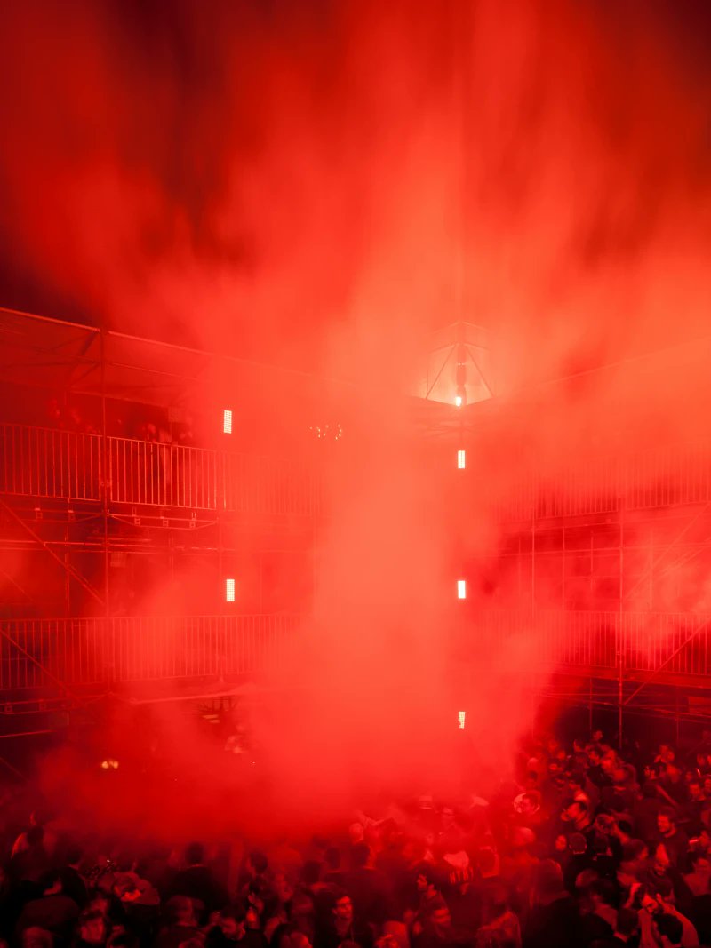 The need to be outdoors isn't going away you know. We need to imagine, commission, and build new outdoors venues and realised ideas already envisaged <a href="/creativeirl/">Creative Ireland</a>  5 samples, some built for #COVID19 

#outdooratlas
ASSEMBLE, 2017
Stage at Horst Festival Belgium
📸 J Verrecht
1/5