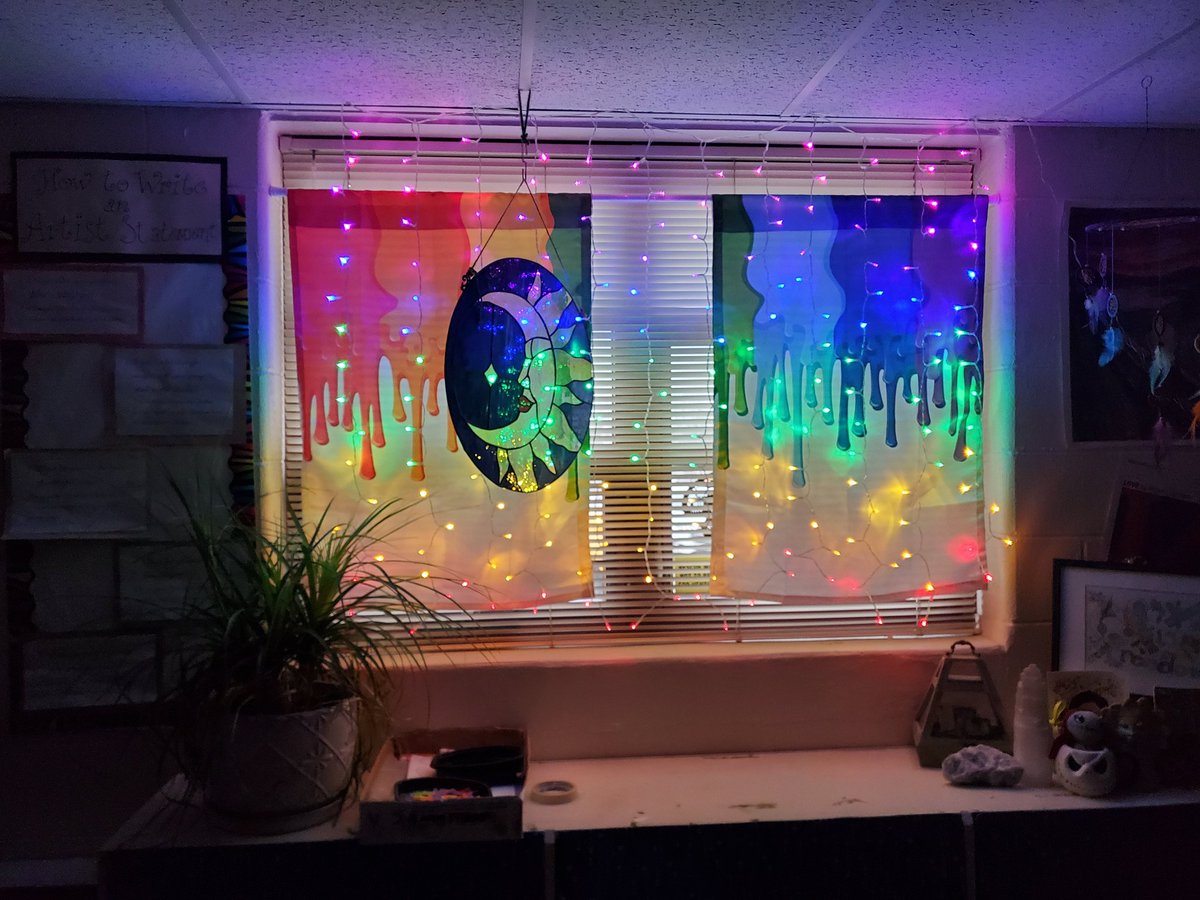 Twas the night before winter break, and all through the art room...#artclassrocks #artclassdecor