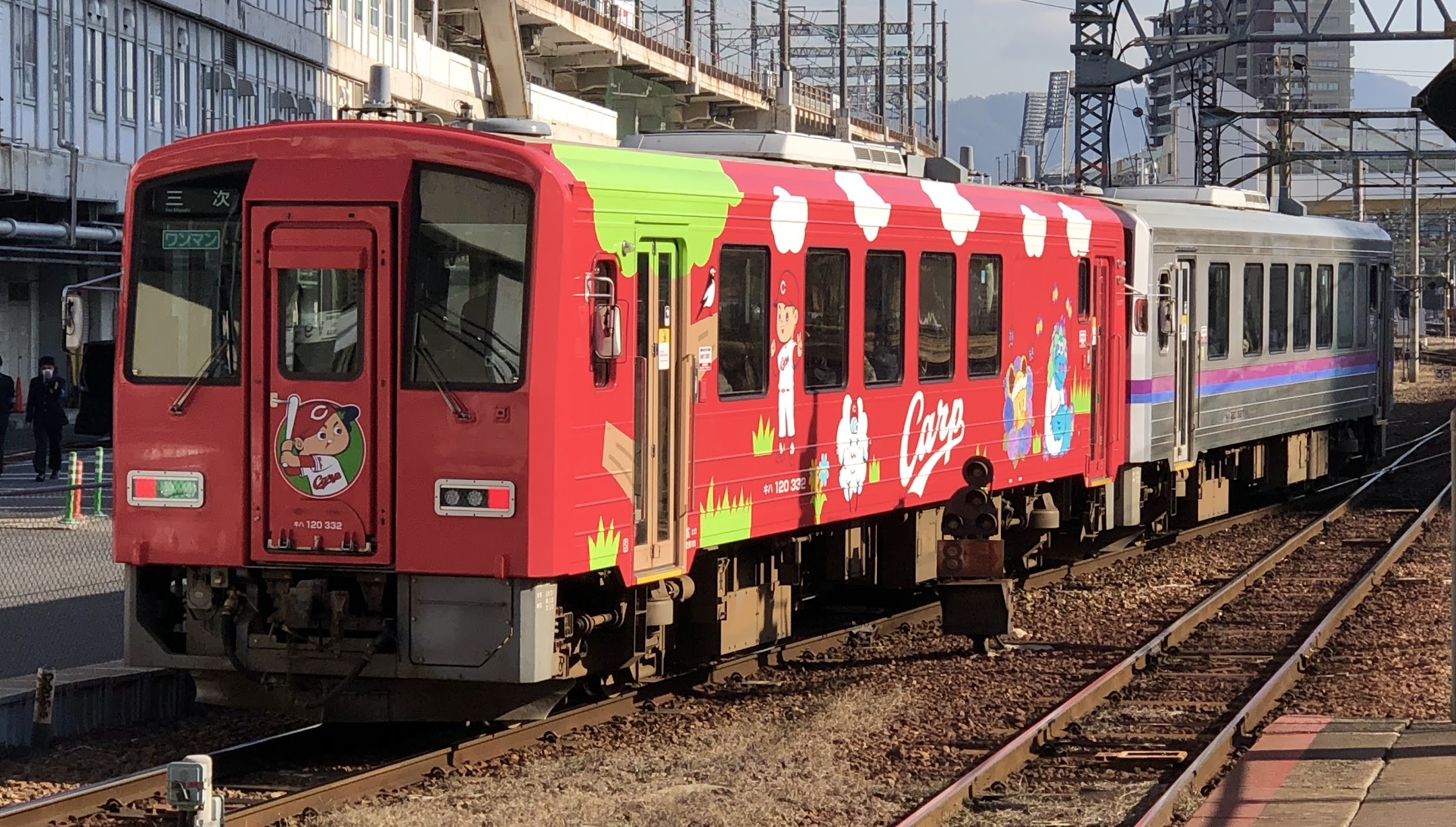 鮫 桃 в X: „2021/12/20 芸備線 1838D 普通・三次行 キハ120-327