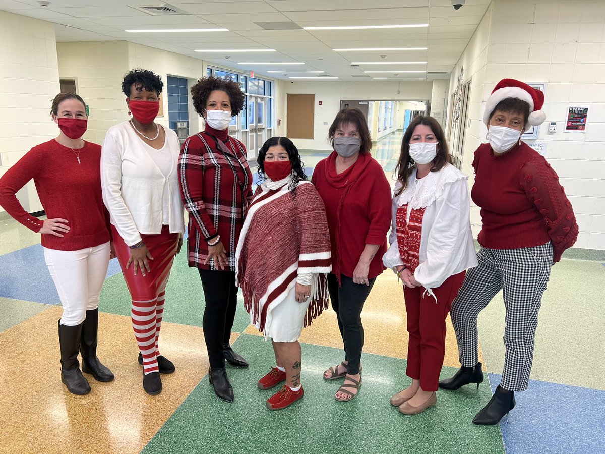 westbury_ms's tweet photo. It's candy cane day here at WMS! #onewestbury https://t.co/su91L7b3Ad