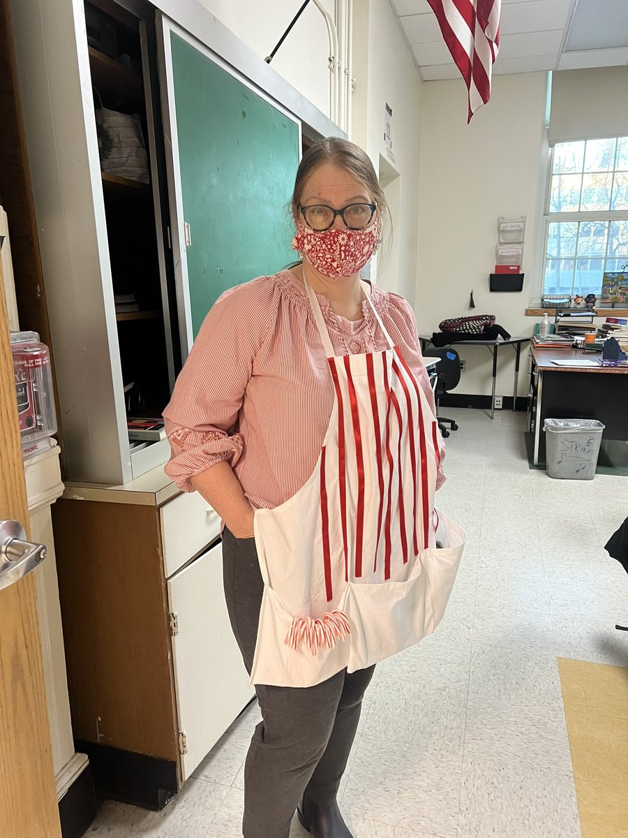 westbury_ms's tweet photo. It's candy cane day here at WMS! #onewestbury https://t.co/su91L7b3Ad