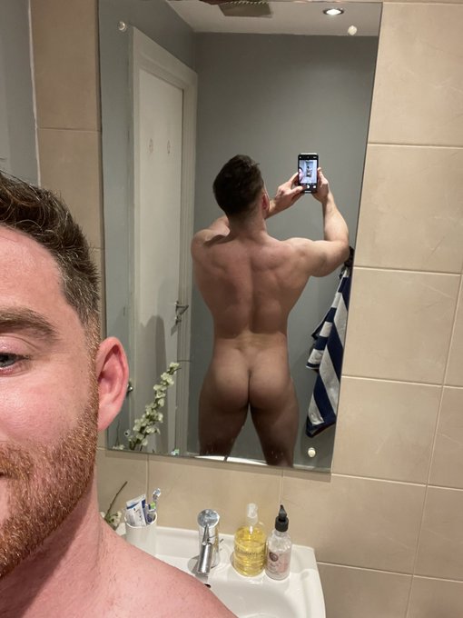 Feeling cheeky 🍑  Think it needs to be stroked. 🤗😘 https://t.co/cmlpEhUwIy