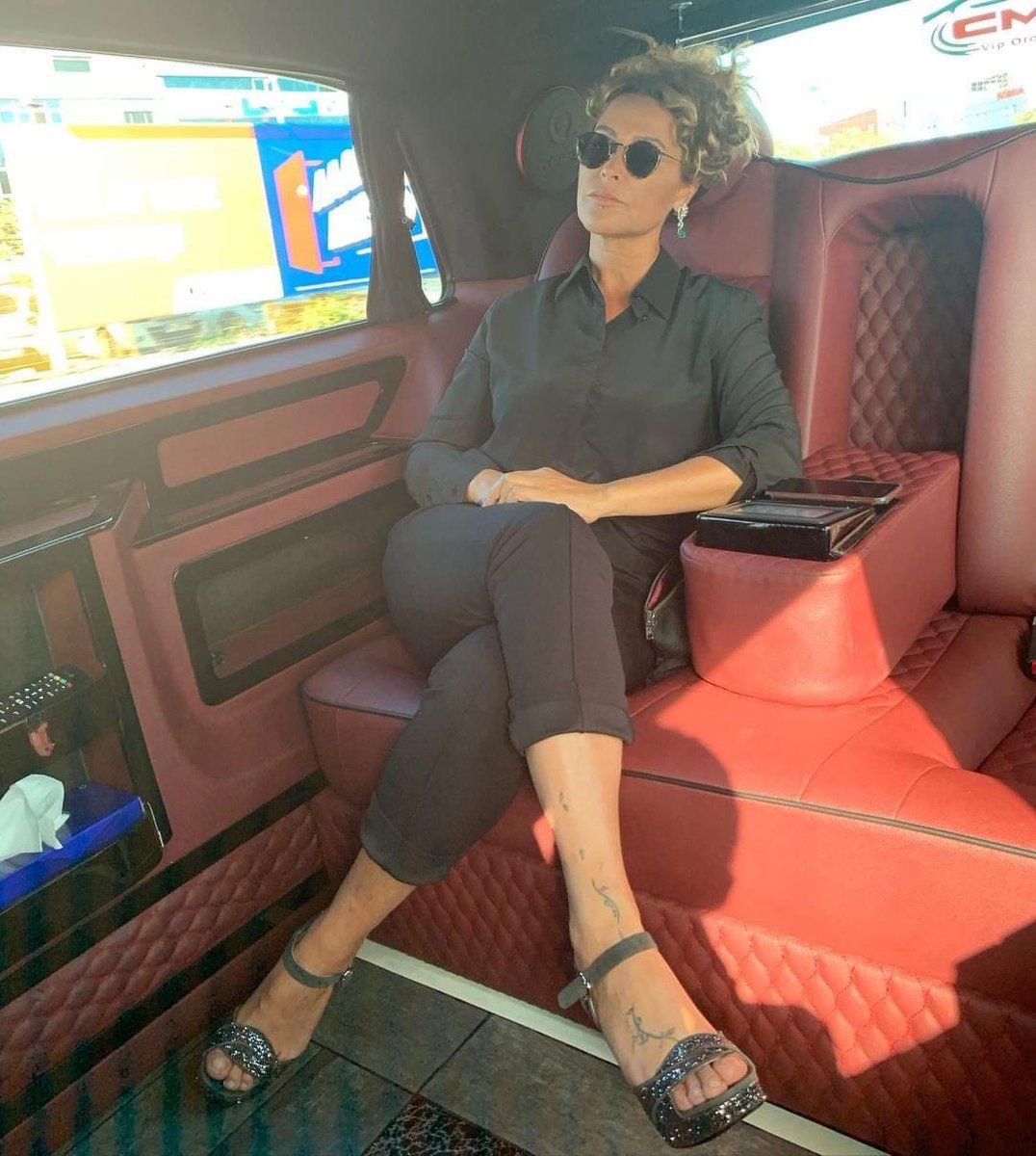 Yine bir gün arabamda simit yerken... #hulyaavsar #simit #dolar18