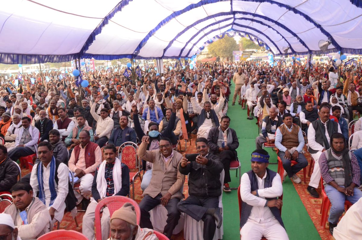 satishmisrabsp's tweet photo. आप सभी बसपा के प्रत्याशियों को जिताने का संकल्प लें जिससे कि आदरणीय बहन सुश्री मायावती जी के सक्षम नेतृत्व में यूपी में पुनः कानून का राज स्थापित हो और प्रदेश समग्र विकास के साथ आगे बढ़े। https://t.co/qqVG0ijYun