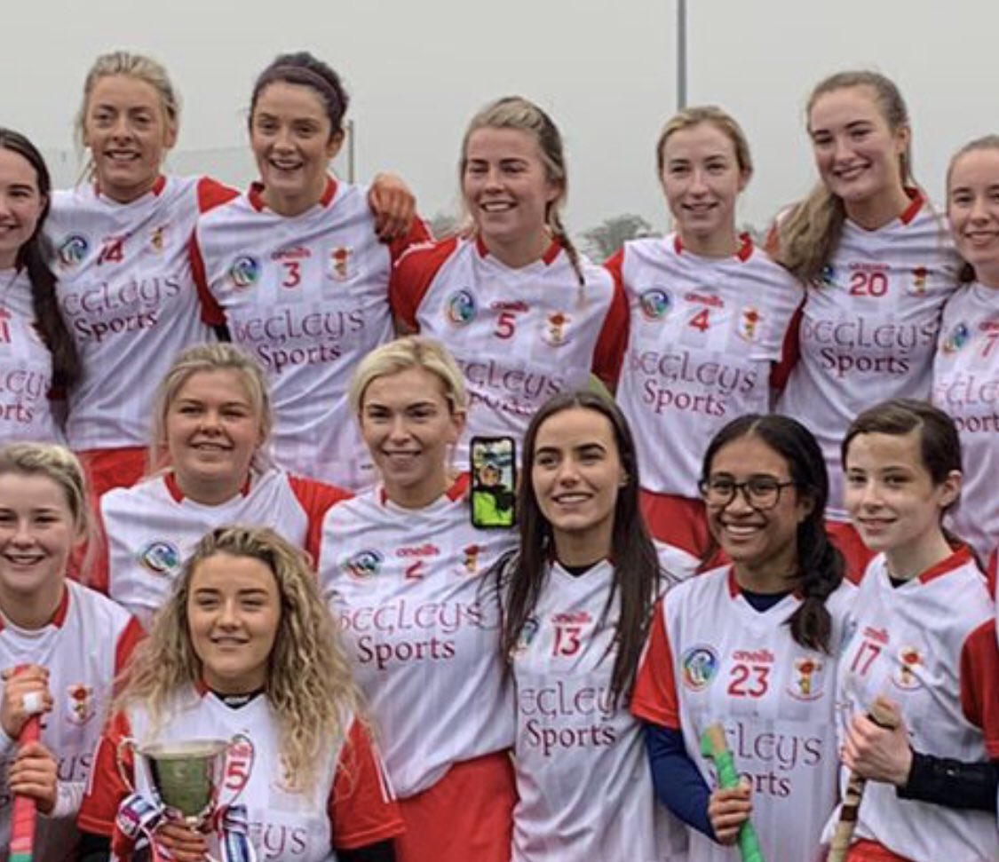 TomasColton's tweet photo. Squad photo of 2021!
My daughter @CliodhnaColton (working in France) wasn’t left out of the winning team photograph.
Her teammates made sure she was included live from Mount Blanc via modern technology
Zoom in 🤣🤣👏👏
#propersquad
@teamtalkmagLIVE https://t.co/jkwSLf9h7j