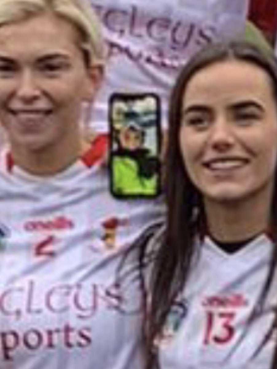 TomasColton's tweet photo. Squad photo of 2021!
My daughter @CliodhnaColton (working in France) wasn’t left out of the winning team photograph.
Her teammates made sure she was included live from Mount Blanc via modern technology
Zoom in 🤣🤣👏👏
#propersquad
@teamtalkmagLIVE https://t.co/jkwSLf9h7j