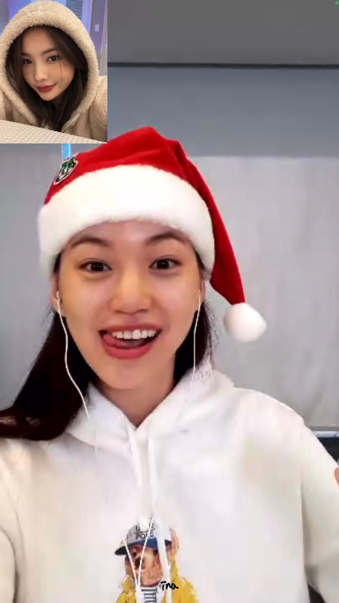 rinaluv___'s tweet photo. 211219 apple music fansign with weki meki

🙋🏻‍♀️: you actually said my name really well! thank you
❄️: 😦 *real name* right?
🙋🏻‍♀️: yup very good
❄️: 😋

super adorable ok i'll let only doyeon call me by my real name😆😝
#김도연 #KIMDOYEON #WekiMeki   #위키미키 https://t.co/R6EyMNmaYa