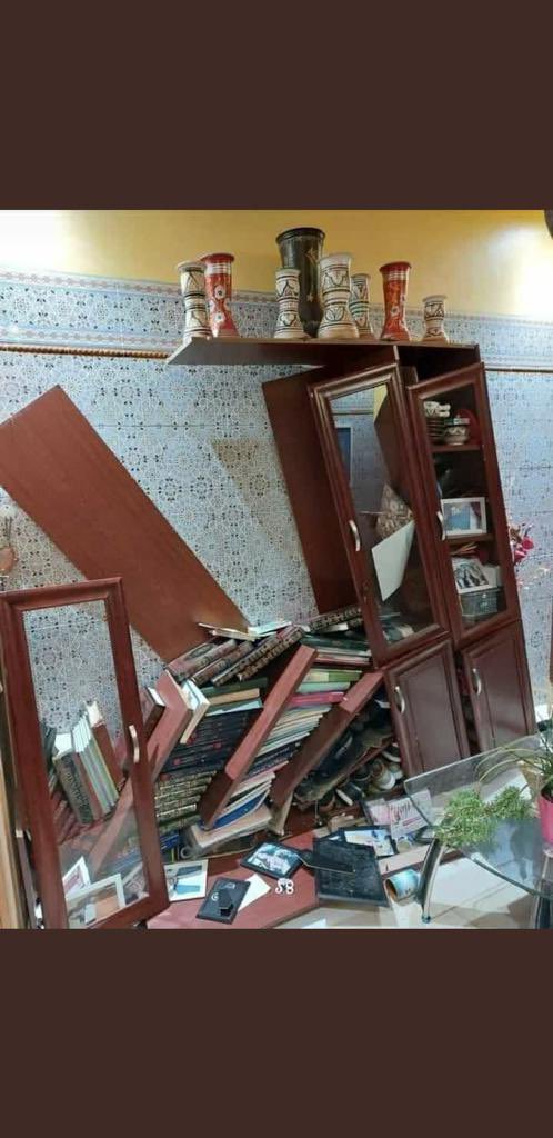 سقطت الكتب وبقيت الطبول واقفة شامخة ... صورة معبرة لواقعنا اليوم