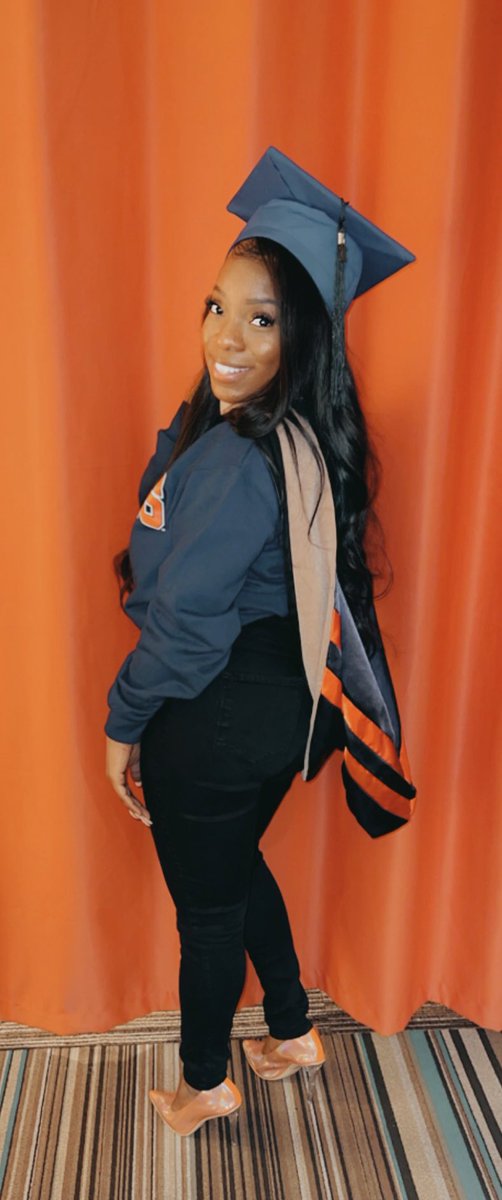 RenitaWilliams_'s tweet photo. Graduated with Cum Laude Honors from the University of Illinois - Urbana Champaign with a Master of Business Administration and a concentration in Digital Marketing & Entrepreneurship.
🧡💙🎓
#3DegreesUnder30 #BlackGirlMagic #BlackGirlsGraduate #BlackMBA https://t.co/3C5ZZzncb4