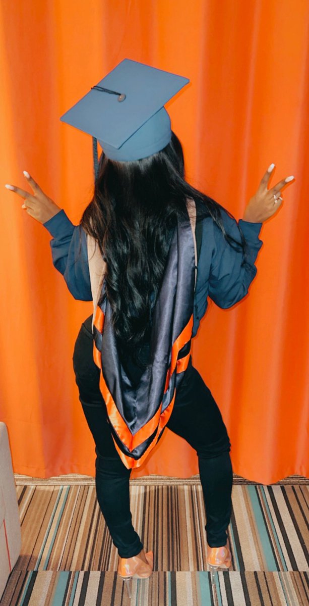 RenitaWilliams_'s tweet photo. Graduated with Cum Laude Honors from the University of Illinois - Urbana Champaign with a Master of Business Administration and a concentration in Digital Marketing & Entrepreneurship.
🧡💙🎓
#3DegreesUnder30 #BlackGirlMagic #BlackGirlsGraduate #BlackMBA https://t.co/3C5ZZzncb4