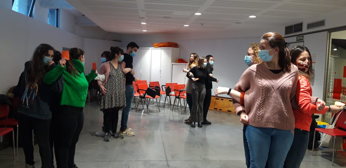 I ens acomiadem de l'any amb un taller #BuenTratoCRE #BonTracteCR a les companyes #SempreAcompanyats #soletat <a href="/FundlaCaixa/">Fundación ”la Caixa”</a> <a href="/CreuRojaCAT/">Creu Roja Catalunya</a> treballant la tipologia dels maltractaments i els factors de risc tant de les persones maltractades com dels maltractadors/es, gràcies companyes