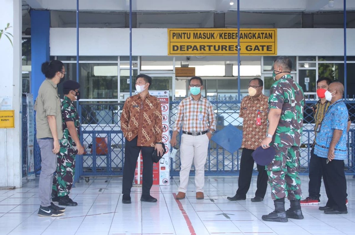 audypangemanan's tweet photo. Kalo di Manado ada Bandar Udara, disini ada Pelabuhan Laut. Sama-sama 'spesial'. Internasional !
Saat ini pun semakin ditingkatkan pelayanannya. 
Sebagai Gerbang Indonesia di Asia Pasifik, Sebagai 'International Hub Port', sebagai 'Tol Laut Nusantara' dan banyak julukan lainnya. https://t.co/QzI365pD8u