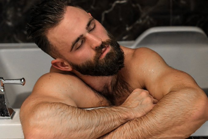 Retweet if you'd join me in a nice hot bath 🥵🔥 https://t.co/408beyBn0K<a href="/tag/palmsprings"class="tags"><span>#palmsprings</span></a><a href="/tag/muscleworship"class="tags"><span>#muscleworship</span></a><a href="/tag/musclebottom"class="tags"><span>#musclebottom</span></a><a href="/tag/musclegod"class="tags"><span>#musclegod</span></a>