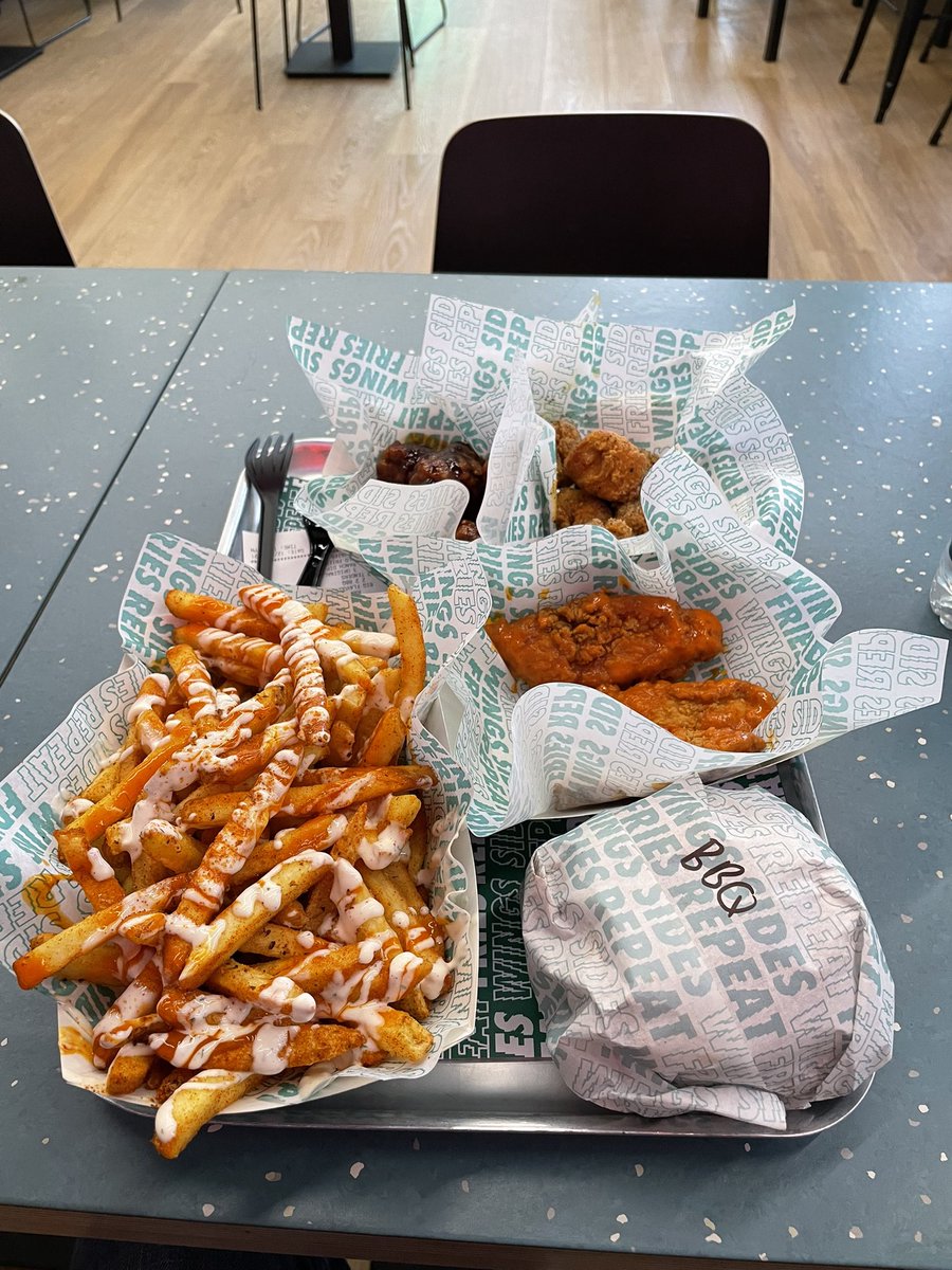 JHewitt89's tweet photo. @WingstopUK 🍗 next level 👏🏽👊🏽 Just what the doctor ordered after a half marathon &amp; covid booster Saturday https://t.co/7MqgGd7DjP