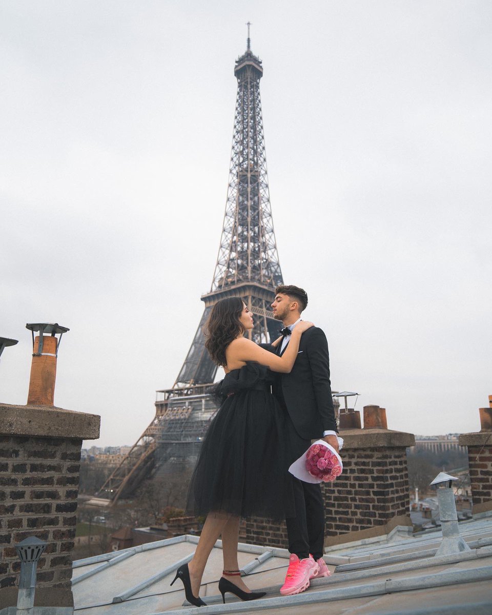 Inoxtag's tweet photo. C’est quand même improbable cette histoire… 
Elle est retourné au Mexique 🇲🇽🐙

Elle est au top, trop gentille, jvois pas dvice. Elle s’est fait piqué par une méduse, mais c’est elle qui m’a piqué 🤣🤣Nn jdec j’ai un coeur de Pierre 

https://t.co/gYxofWk9VF https://t.co/yw4eBvmZ5S